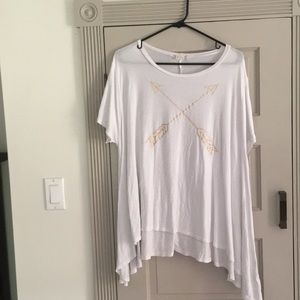 short sleeve shirt with gold arrow design